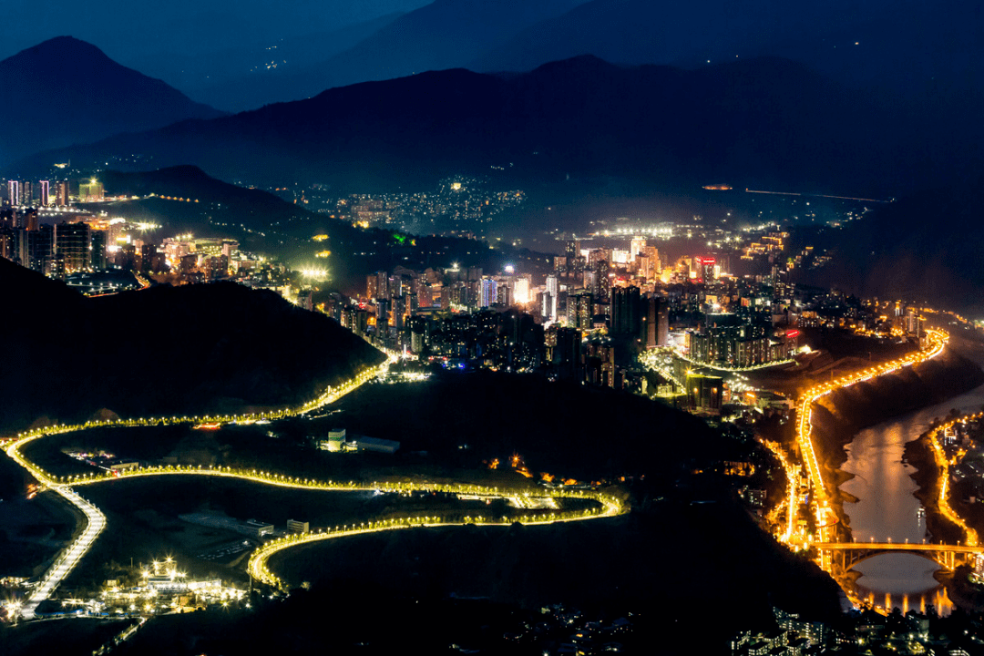 川報聚焦 | 攀枝花市東區:爭創全省縣域經濟發展強縣按.